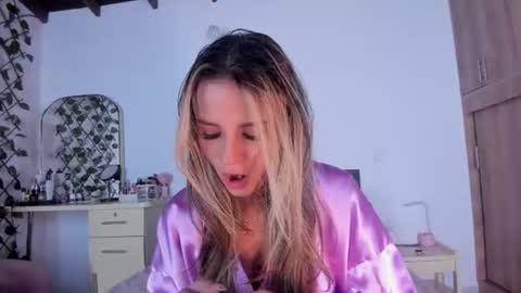 Snapshot of medussa13 chatting on July 27, 2026, 1:07 pm medussa13 online show from July 27, 2026, 1:07 pm