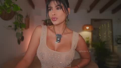 Andrea  online show from November 18, 2025, 11:58 am