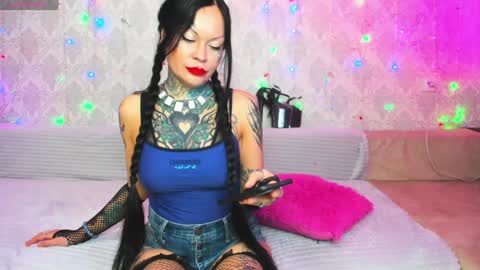 Snapshot of megan_blackmoon chatting on January 31, 2025, 6:35 am Helena Tuman online show from January 31, 2025, 6:35 am