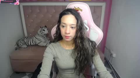 megan_collins_b online show from September 11, 2025, 12:38 pm
