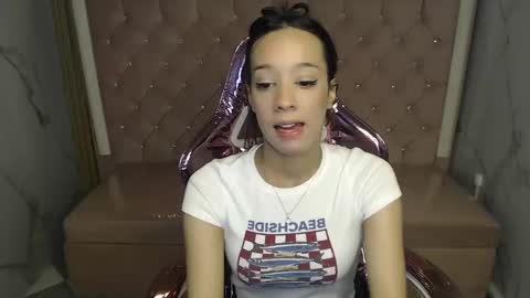 megan_collins_b online show from September 24, 2025, 1:03 pm