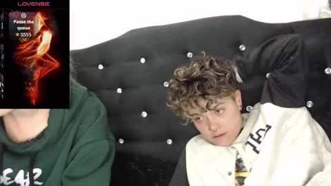 Megan and sophi online show from November 19, 2025, 3:28 am