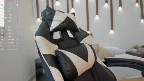 MEGAN COOPER online show from December 1, 2025, 7:08 pm