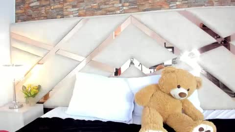     online show from October 2, 2025, 4:25 pm