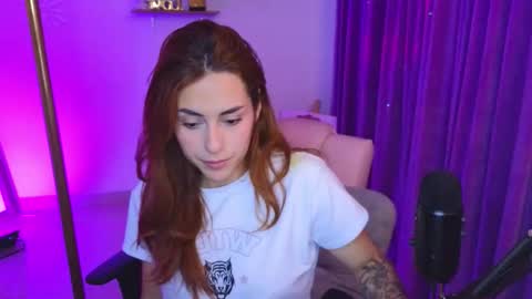 Snapshot of megan_ricci chatting on November 30, 2025, 1:42 am Laura online show from November 30, 2025, 1:42 am