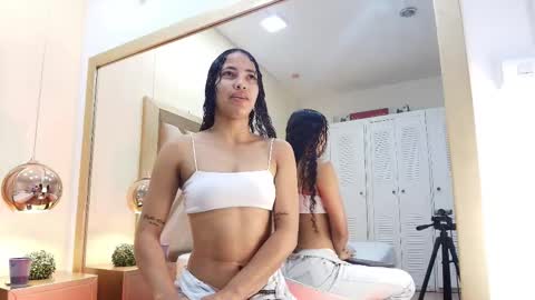 Megan Siner online show from October 25, 2025, 12:13 pm