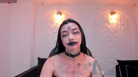 Megan Cross online show from November 1, 2025, 6:04 am