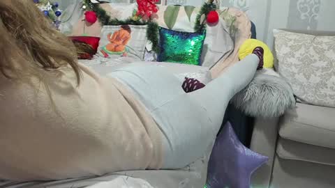 Nicki--------- Welcome to my Room online show from January 15, 2025, 7:01 pm