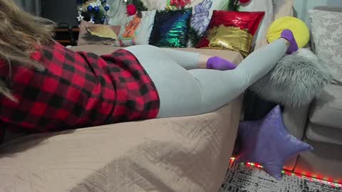 Nicki--------- Welcome to my Room online show from January 18, 2025, 6:10 pm