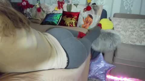 Nicki--------- Welcome to my Room online show from February 25, 2025, 6:20 pm