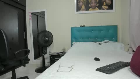 megan        online show from September 16, 2025, 2:01 am