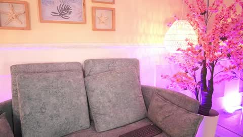 Megan Lowell online show from April 4, 2026, 7:11 pm