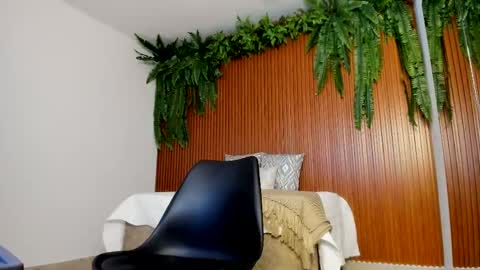 Snapshot of megann_hill chatting on November 24, 2025, 2:06 pm Megan online show from November 24, 2025, 2:06 pm