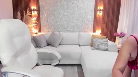 Megan  online show from December 17, 2025, 7:31 pm