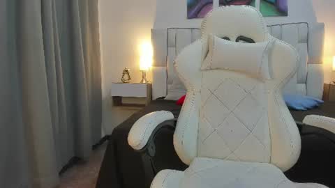 Snapshot of meganqueen2 chatting on June 19, 2026, 1:15 pm Megan Queen online show from June 19, 2026, 1:15 pm