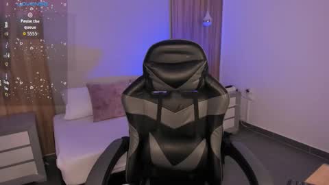 Snapshot of megara_x chatting on November 1, 2025, 2:13 am M E G A R A online show from November 1, 2025, 2:13 am