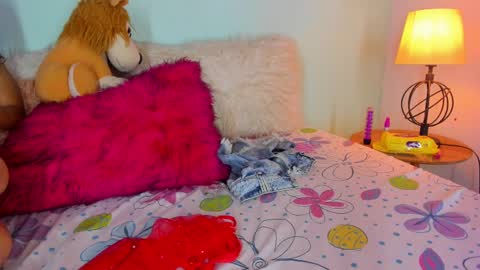 Snapshot of meggan_jade chatting on February 15, 2025, 11:03 pm Meggan online show from February 15, 2025, 11:03 pm