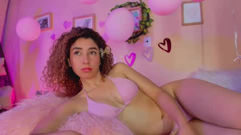 Snapshot of meggan_jade chatting on February 22, 2025, 1:11 am Meggan online show from February 22, 2025, 1:11 am