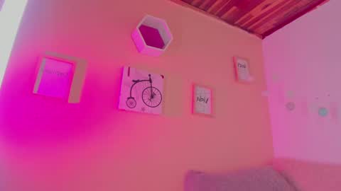 Snapshot of meggan_jade chatting on February 28, 2025, 11:45 pm Meggan online show from February 28, 2025, 11:45 pm