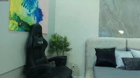 Snapshot of meggan_luxx chatting on August 3, 2026, 11:05 am MEGGAN LUXX online show from August 3, 2026, 11:05 am