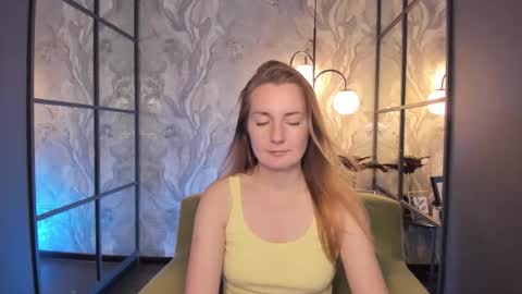 Meggy online show from September 30, 2025, 1:27 pm