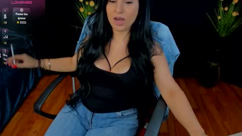 Miss Meghan or MM    online show from December 14, 2025, 6:34 pm