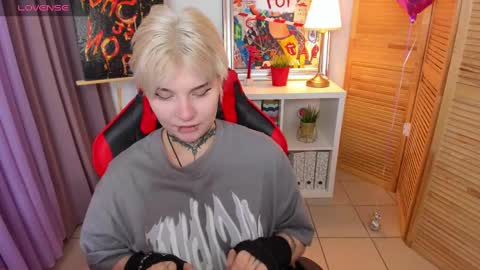 Snapshot of mekurisu chatting on March 7, 2025, 4:35 am mekurisu online show from March 7, 2025, 4:35 am