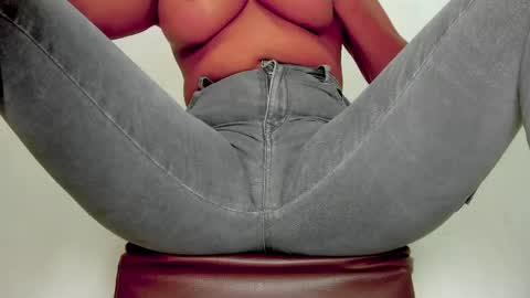 Snapshot of melania_browis chatting on May 24, 2026, 5:07 pm Melania online show from May 24, 2026, 5:07 pm