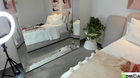 Melanie Baez online show from February 6, 2025, 6:51 am