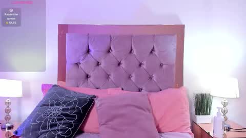 Melanie online show from November 12, 2025, 11:43 am