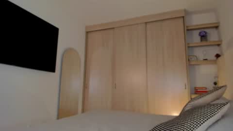 melanie_diaz online show from August 6, 2026, 1:40 am