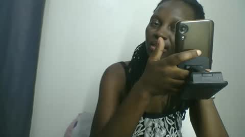 Snapshot of melanie_goddesss chatting on September 30, 2025, 6:57 pm milly online show from September 30, 2025, 6:57 pm