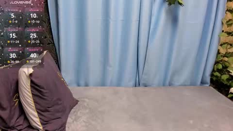 Melanie online show from December 2, 2025, 9:47 am