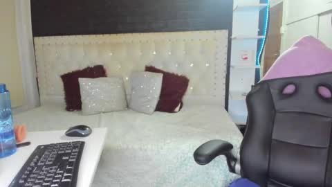 Melanie  online show from March 11, 2025, 7:15 am