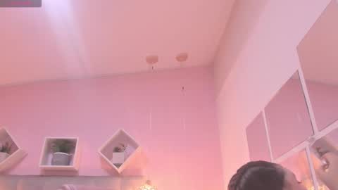 Melanie  online show from November 24, 2025, 4:01 am