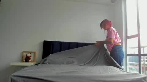 Melanie roux  online show from April 9, 2026, 12:21 pm