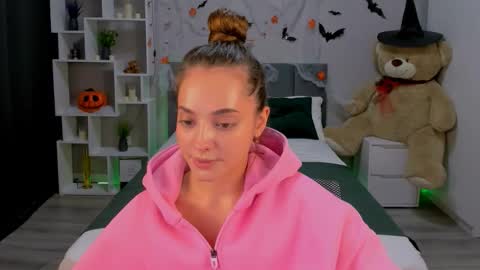 MelanieAlves online show from October 20, 2025, 6:08 pm