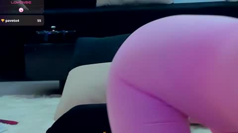 Snapshot of melanielexxx chatting on January 1, 2025, 1:26 am OF melanielexxx online show from January 1, 2025, 1:26 am