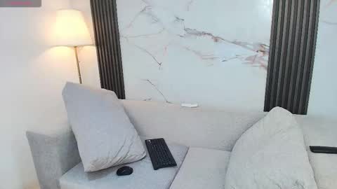 Melanie online show from November 8, 2025, 12:27 pm