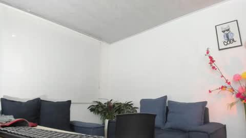 melaniie_roussel online show from October 21, 2025, 1:17 am