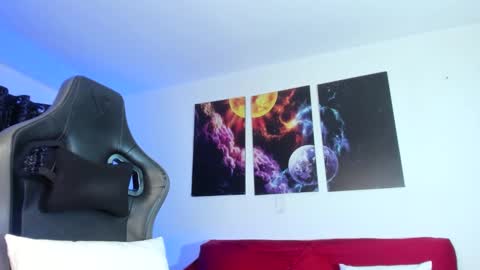 melannia_hills online show from February 20, 2025, 9:55 am