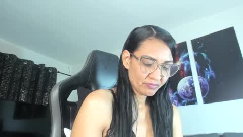 melannia_hills online show from February 26, 2025, 6:26 am