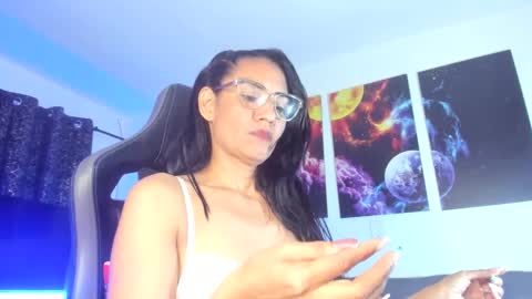 melannia_hills online show from February 27, 2025, 10:15 am