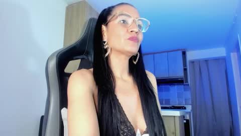 melannia_hills online show from March 11, 2025, 1:23 pm