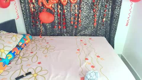 melannia_hills online show from September 21, 2025, 6:04 am