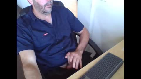 Snapshot of melbguy_075 chatting on December 5, 2024, 5:15 am melbguy_075 online show from December 5, 2024, 5:15 am