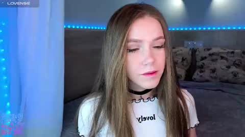 Snapshot of melee_eva chatting on February 8, 2026, 2:59 am Melee Eva - Thumbs Up please online show from February 8, 2026, 2:59 am