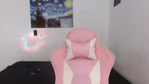 Snapshot of melhoneymoon chatting on October 22, 2025, 12:11 am Mel online show from October 22, 2025, 12:11 am