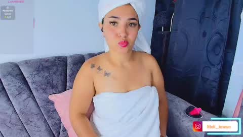    Independent model online show from October 17, 2025, 4:04 am