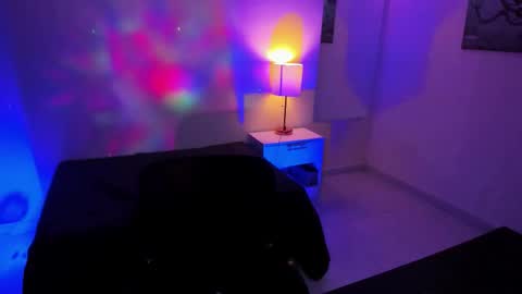 Melina Hope online show from October 27, 2025, 2:43 pm